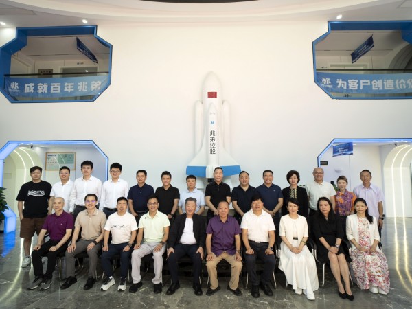 精英匯聚——寧高寧等十余位知名企業(yè)家深度探訪兆弟控股集團